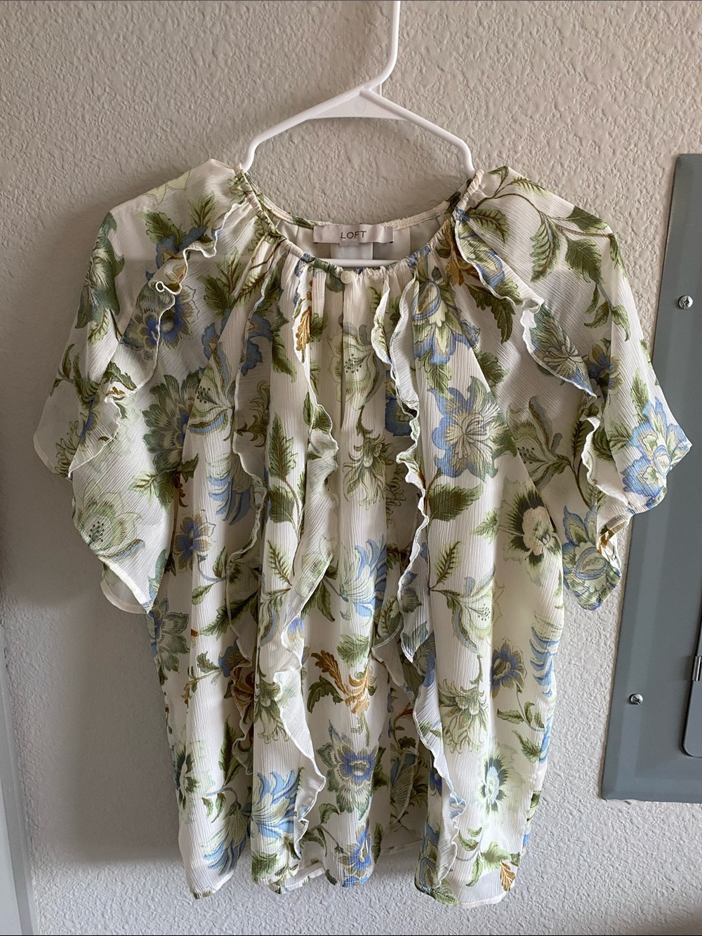 Women’s LOFT Floral Ruffle Short Sleeve Blouse